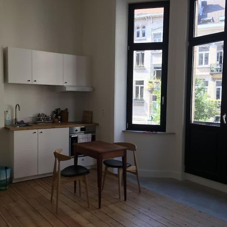 Charming Studio In The Heart Of Saint-Gilles Брюссель Екстер'єр фото
